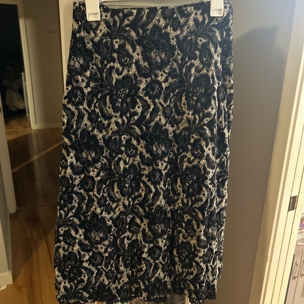Jones New York Black and Cream Floral Pencil Skirt